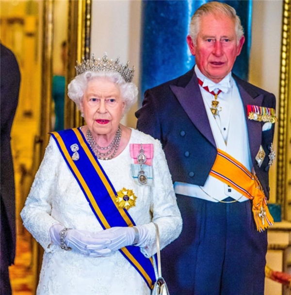 İngiliz Kraliyet ailesi ilk kez 'dibi' gördü: Artık yeter, hepsi gitsin!