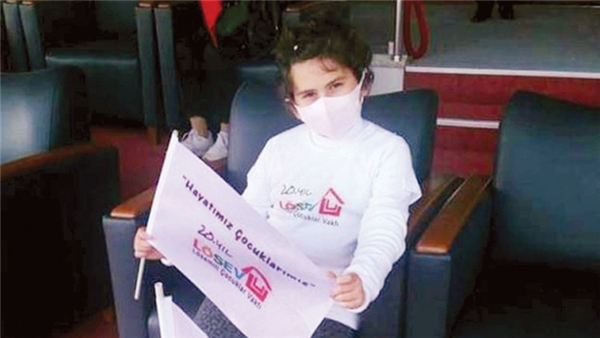 Kanser gülüşümüzle baş edemez