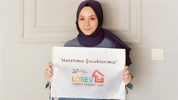 Kanser gülüşümüzle baş edemez