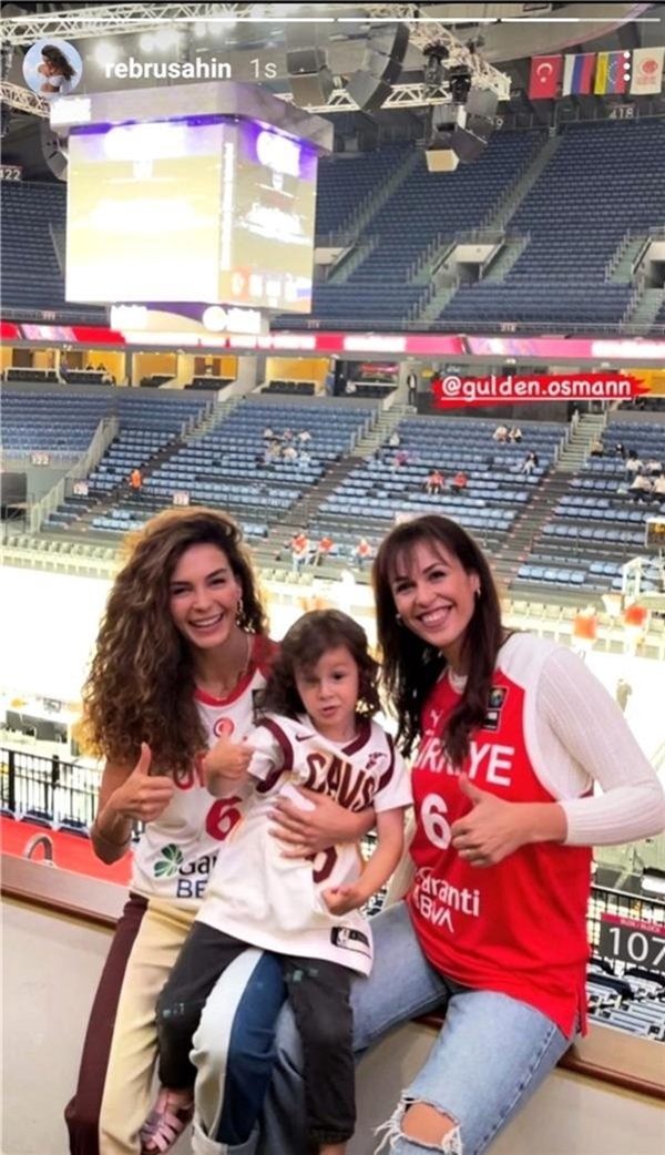 Ebru Şahin aileye girdi!