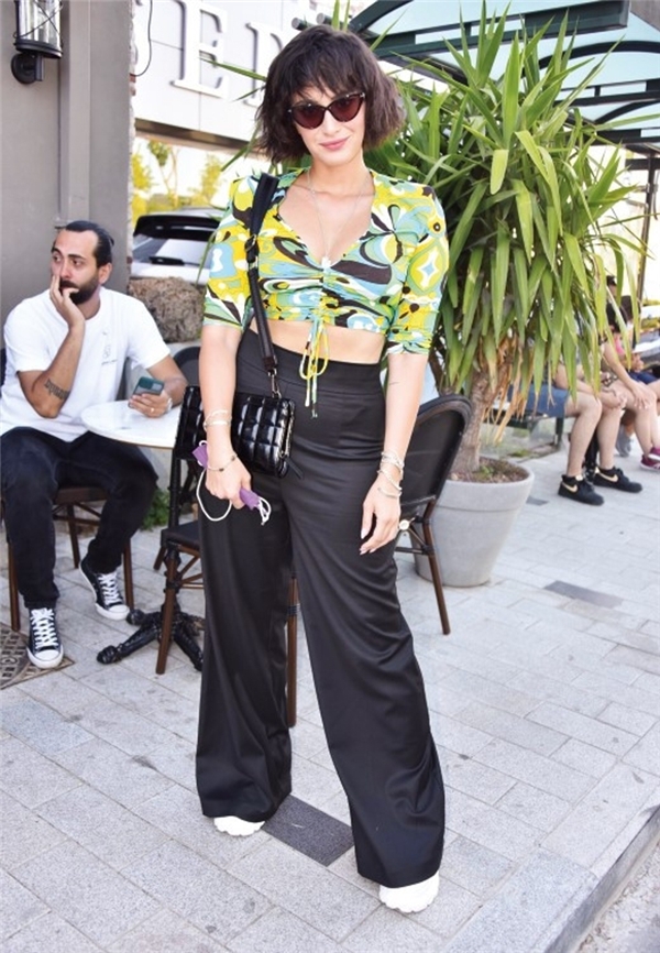 Baştan aşağı falso (<a class='keyword-sd' href='/hande-dogandemir/' title='Hande Doğandemir'>Hande Doğandemir</a>)