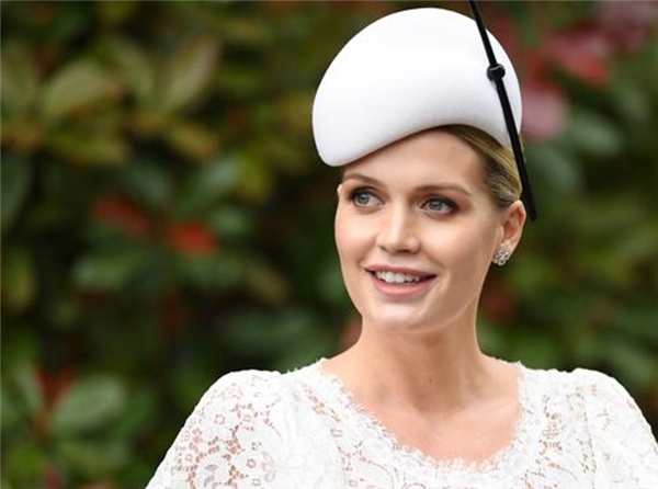 Prenses Diana'nın yeğeni Kitty Spencer, babası Charles Spencer'dan 5 yaş büyük milyarderle evlendi: Kızının düğününe bile gitmedi