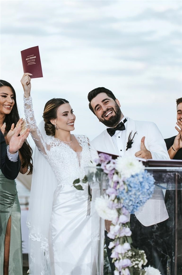 Kafalar grubu üyesi Bilal Hancı ile Esin Çepni evlendi