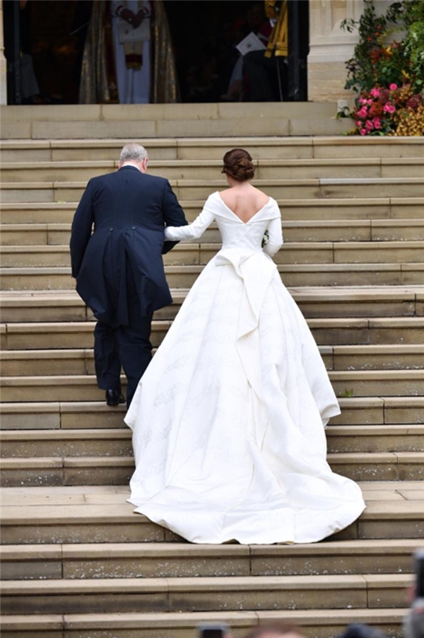Kraliyet düğünlerinin şoke eden sırları: En özel günde öyle bir şey giymişler ki
