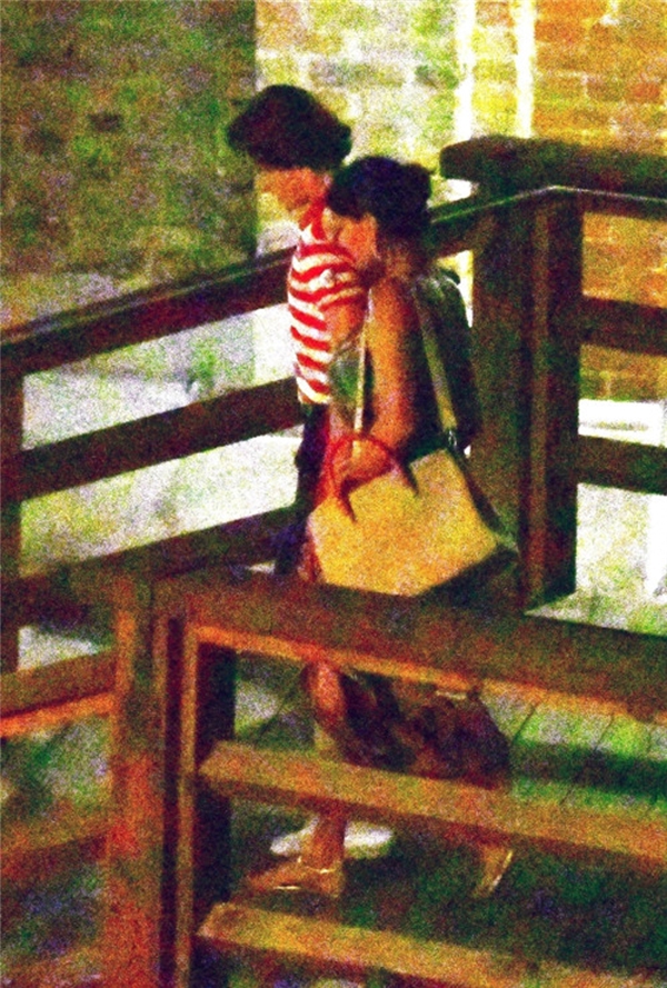 Melanie Sykes yarı yaşındaki gondolcu aşkından ayrı kalamadı