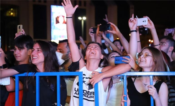 Zafer Haftası konserinde Ceylan Ertem rüzgarı esti
