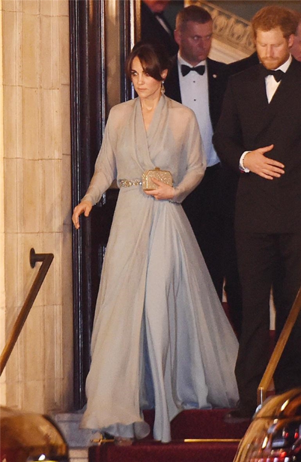 Kate Middleton'ın elbisesi sadece elbise değilmiş: 