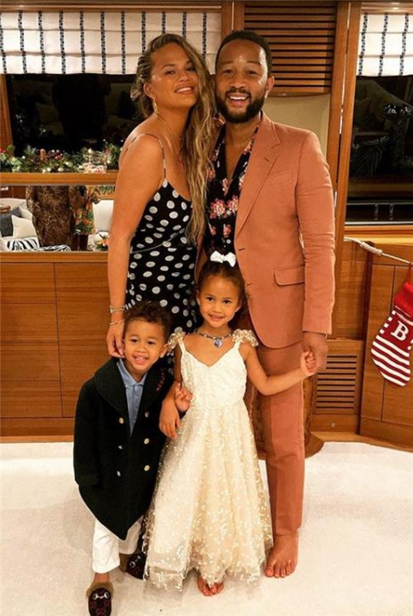 Chrissy Teigen, kaybettiği oğlunu böyle andı: Sen gittikten sonra ben de yaşamak istemezdim