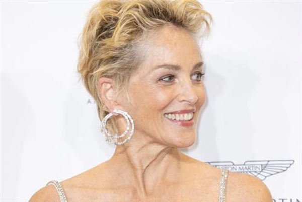 Prens Albert, Sharon Stone'u yanına alıp eşi Prenses Charlene'e mesaj veriyor iddiası: 'Yüzü gülmeyen prenses'in gizemli hastalığı bir türlü...