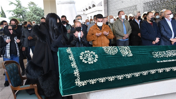 Bülent Ersoy'un acı günü: Sol kolum da gitti