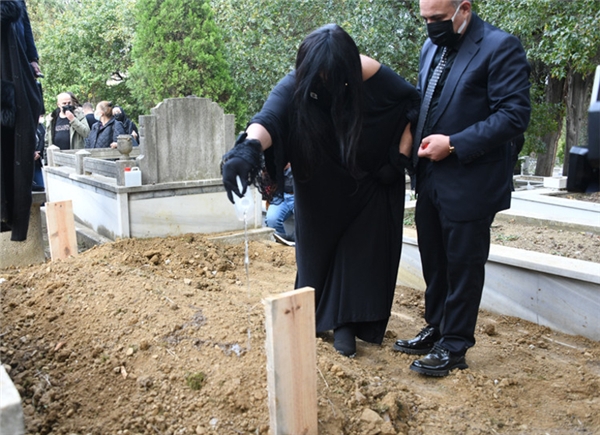 Bülent Ersoy'un acı günü: Sol kolum da gitti
