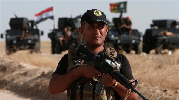 Irak Ordusu Musul'da Havadan Broşür Dağıttı