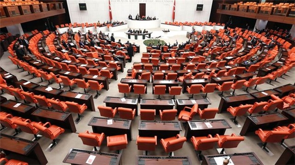 Referandum Gündemi Yatırımcıyı TL'den Kaçırıyor