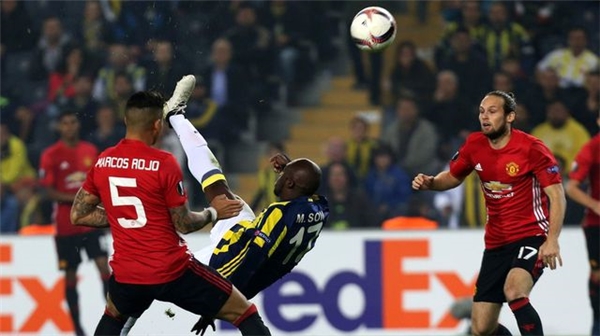 Fenerbahçe Manchester United'ı Yendi, Grup Lideri Oldu