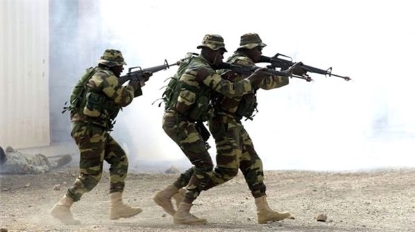 Gambiya'da Başkanlık Krizi: Senegal Ordusu Ülkeye Girdi