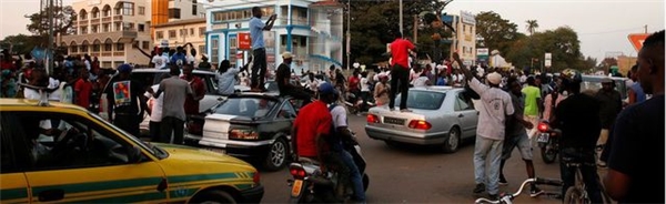 Gambiya'da Başkanlık Krizi: Senegal Ordusu Ülkeye Girdi
