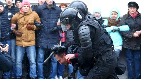 Belarus'ta Hükümetin Vergi Kararı İnsanları Sokaklara Döktü
