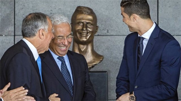 Adını Taşıyan Havaalanına Konan Büstü Ronaldo'ya Ne Kadar Benziyor?