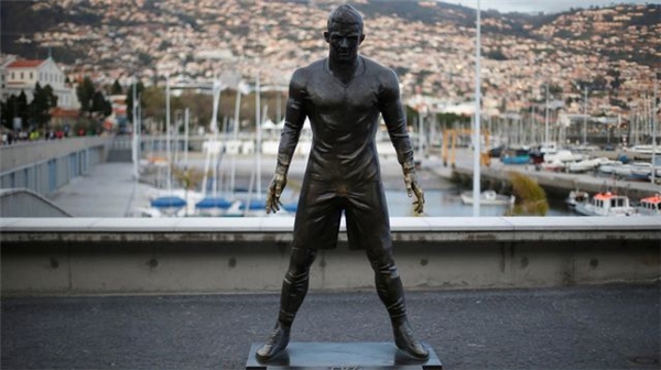 Adını Taşıyan Havaalanına Konan Büstü Ronaldo'ya Ne Kadar Benziyor?