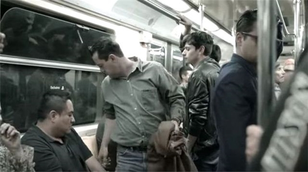 Meksika'da Metroya 'Penisli Koltuk' Konması Tepki Çekti
