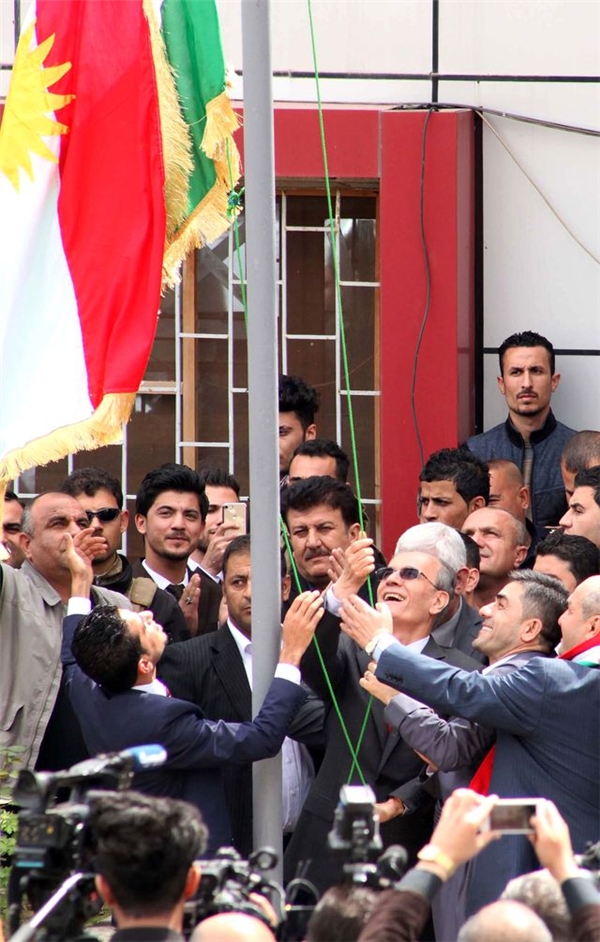 Irak Başbakanı İbadi: Kerkük'teki Kürt Bayrağını İndirin