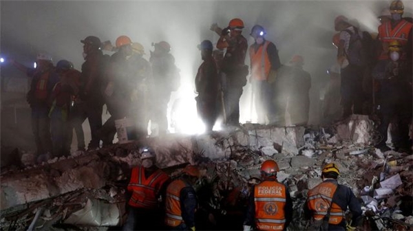 Meksika'da Deprem Sonrası Enkaz Altından '<a class='keyword-sd' href='/whatsapp/' title='Whatsapp'>Whatsapp</a> Mesajları'