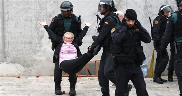 Katalonya Özerk Yönetimi Başkanı Puigdemont: İspanya Kralı Milyonlarca Katalanı Görmezden Geliyor