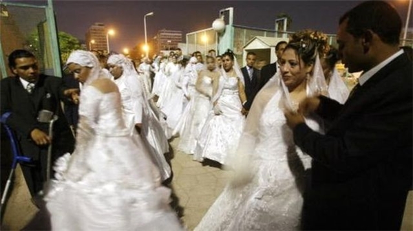 Mısırlı Damat Düğününde Testislerinden Yaralandı