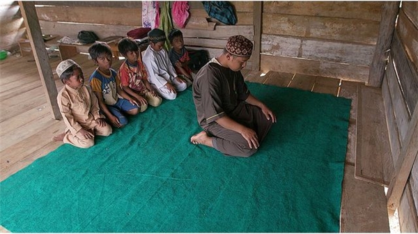 Endonezya'da İslam'ı Seçmeye Zorlanan Yerli Kabileler