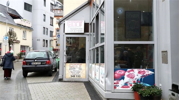 Irkçı Saldırıya Uğrayan Alman Başkanı Türk Kebapçılar Kurtardı