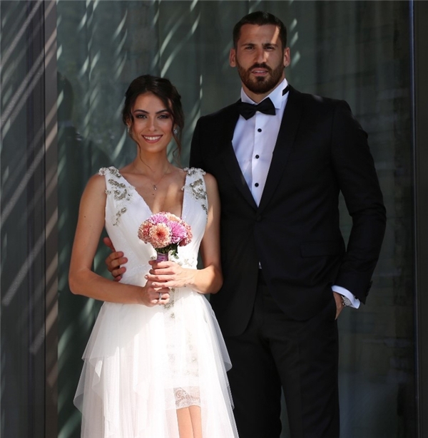 Ezgi Avcı ve basketbolcu Nemanja Djurisic evlendi
