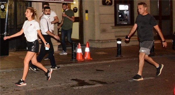 <a class='keyword-sd' href='/fikret-orman/' title='Fikret Orman'>Fikret Orman</a> ve sevgilisi <a class='keyword-sd' href='/tugba-coskun/' title='Tuğba Coşkun'>Tuğba Coşkun</a>'un spor saati