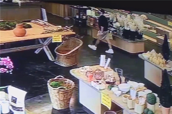 Ünlü oyuncunun öfke nöbeti: Otomobilinin çekildiğini öğrenince ortalığı birbirine kattı
