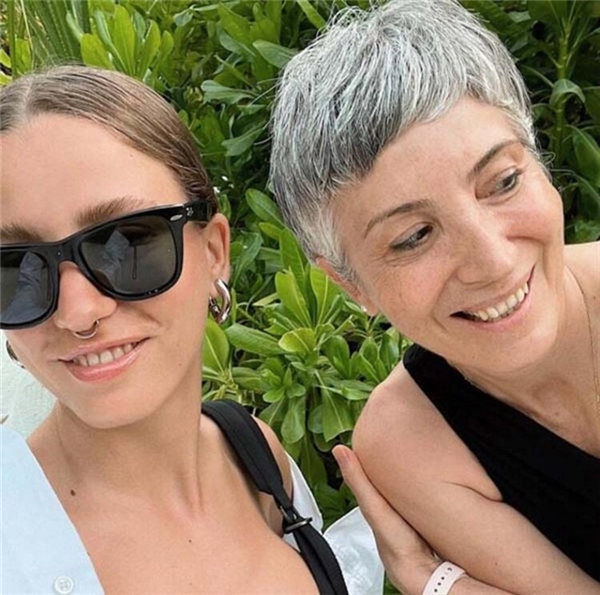 Serenay Sarıkaya'dan yalnızım mesajı!