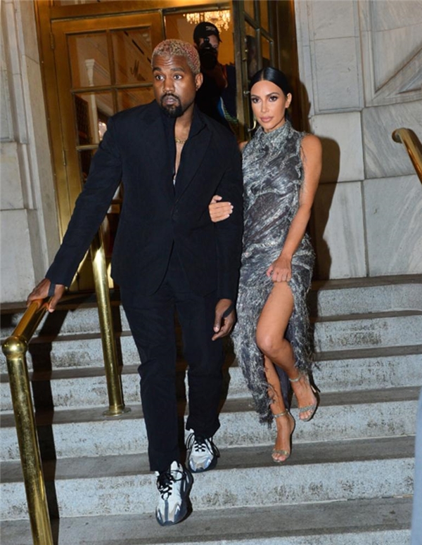 Drake, daha resmi olarak boşanmadan Kim Kardashian'ın peşine düştü