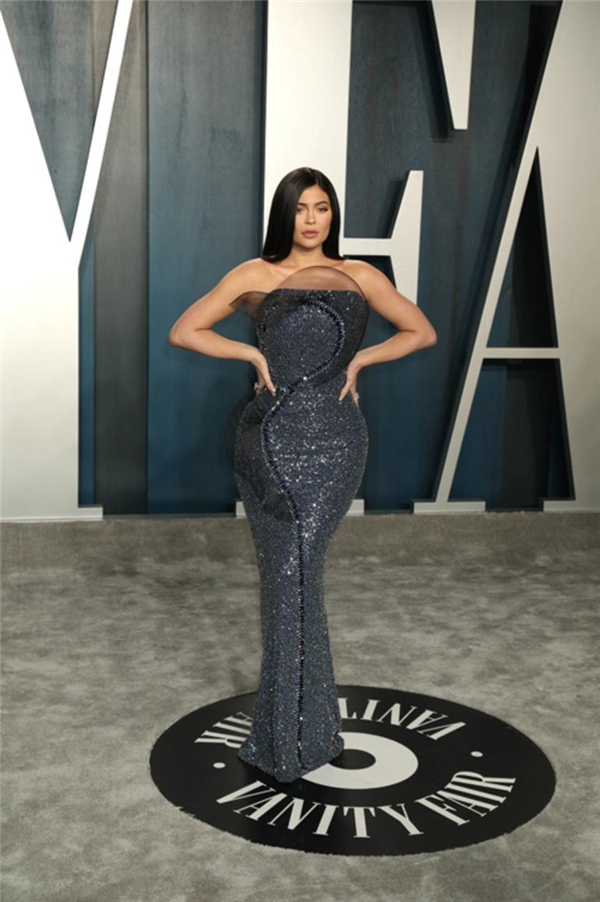 Eleştirilere yanıt olarak yarım milyon dolar harcadı: Kylie Jenner kesenin ağzını açtı