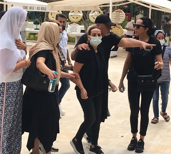 Alişan'ın kardeşi Selçuk Tektaş son yolculuğuna uğurlanıyor...