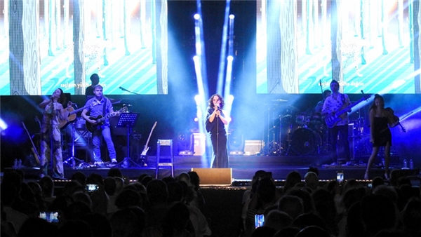 Sertab Erener: Maskelerinizi ne olur çıkarmayın