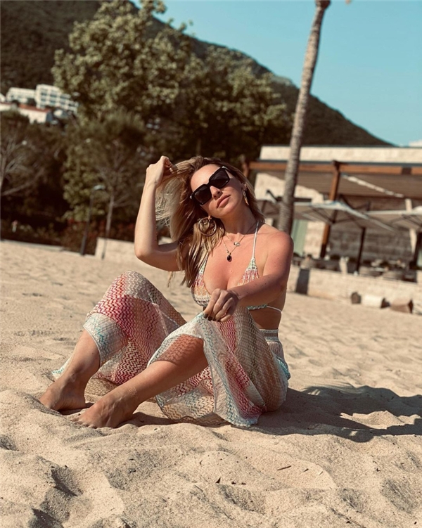 Hadise Meksika'da sevgilisi Mehmet Dinçerler'e poz verdi