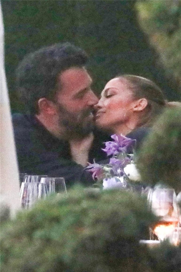 Jennifer Lopez ile Ben Affleck'e sert eleştiri: Aşk değil sanki halkla ilişkiler faaliyeti