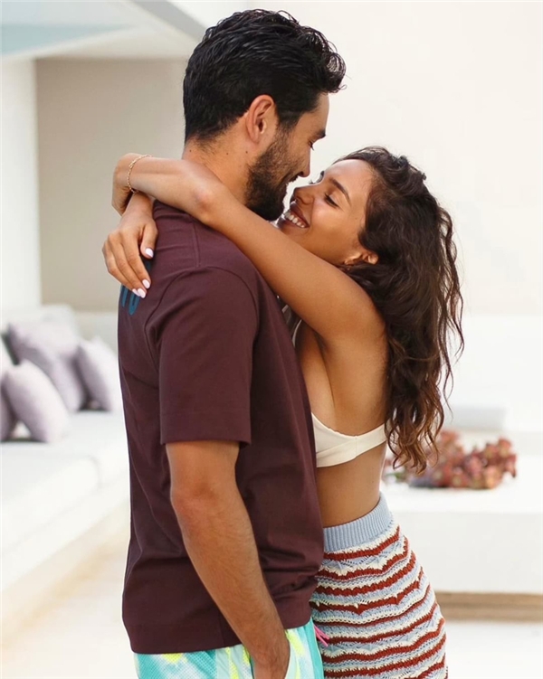 İlkay Gündoğan'dan sevgilisi Sara Arfaoui'ye nazar boncuklu teklif