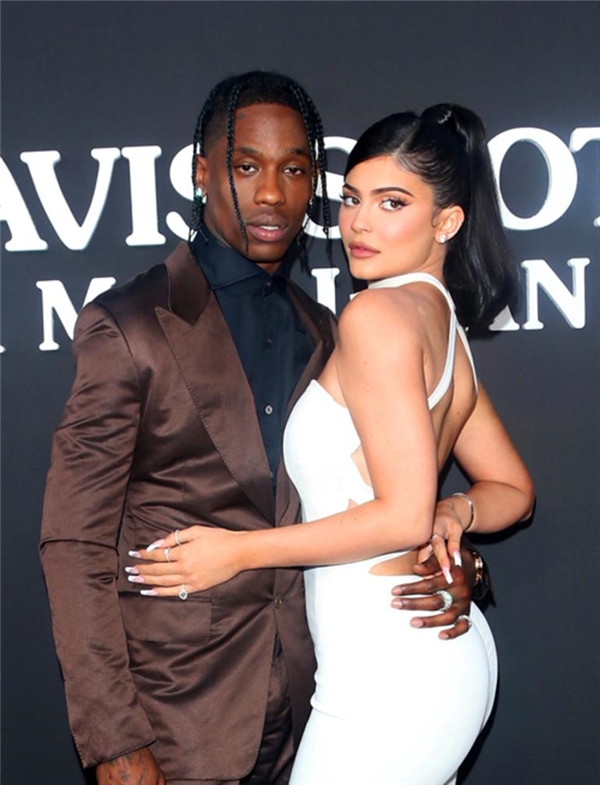 Kylie Jenner ve Travis Scott mutlu haberi sosyal medyadan duyurdu: Yeni bebek geliyor