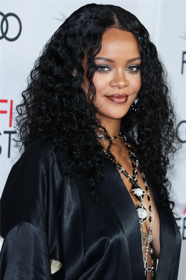 Rihanna'ya milyarlarca dolar yetmedi