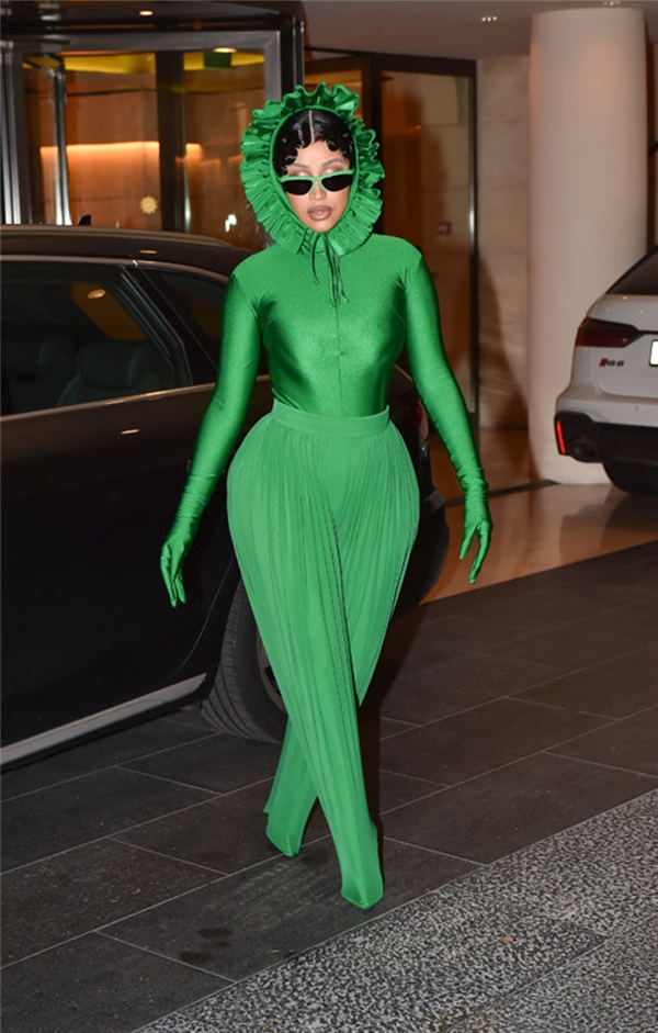 Cardi B'nin tuhaf kıyafeti olay oldu: Sanki animasyon film karakteri