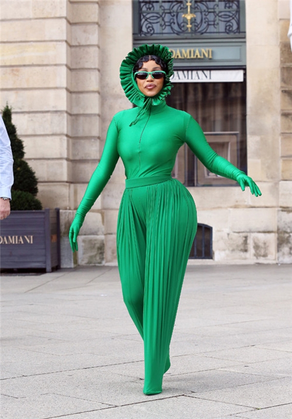 Cardi B'nin tuhaf kıyafeti olay oldu: Sanki animasyon film karakteri