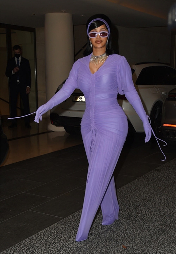 Cardi B'nin tuhaf kıyafeti olay oldu: Sanki animasyon film karakteri