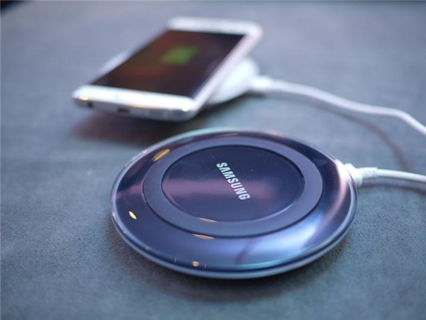 samsung-galaxy-s6-hands-on-review-charger-01
