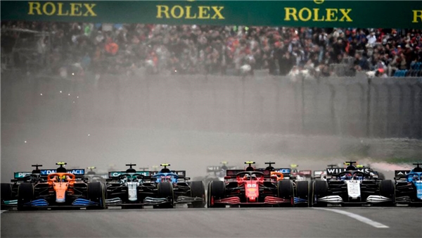 Apple, Formula 1 Yarışlarının Yayıncısı Olmak İçin Büyük Bir Teklif Yapmaya Hazırlanıyor