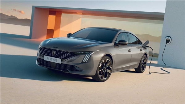 Peugeot 508 makyajlandı!