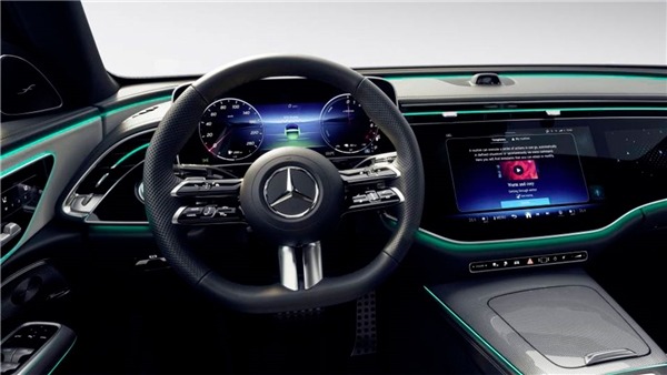 Mercedes-Benz, araçlarını toplantı salonlarına dönüştürüyor!